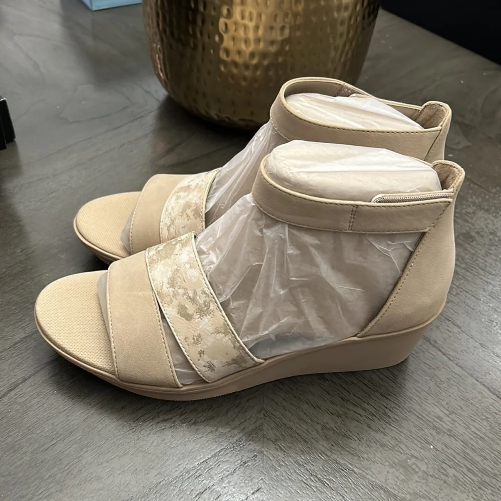 Naturalizer Womens Theron Birchwood Ankle Strap Heels